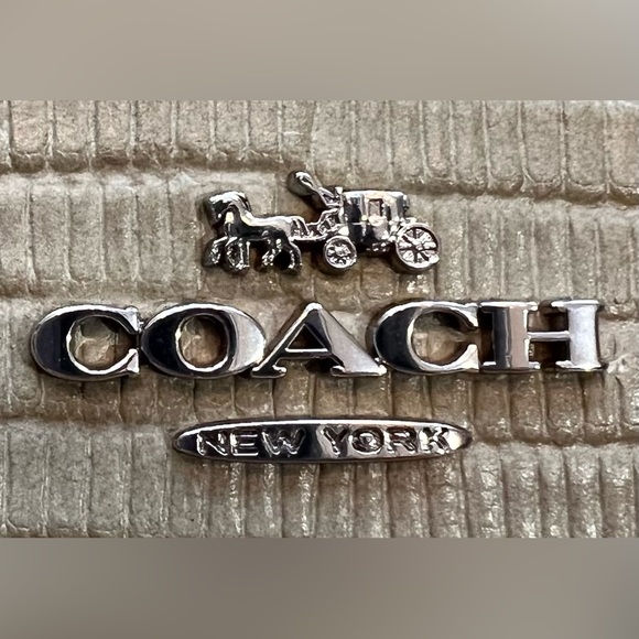 NWT, gorgeous Coach Slim ID Card Case in pale green with silver pinmount logo - Picture 5 of 13